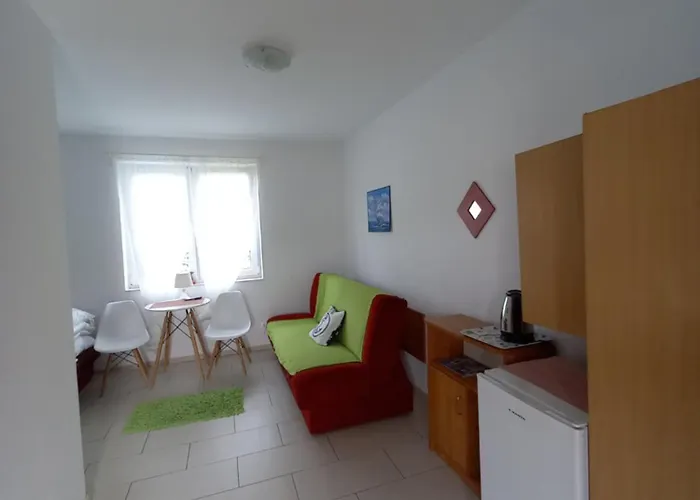 Goscinne Roma Стегна